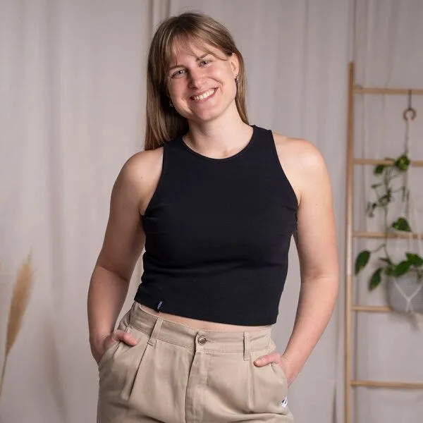 Vresh Clothing Vresh Clothing Rib Viona - Crop Top aus Biobaumwolle, Schwarz, – Produktbild 3 von 4