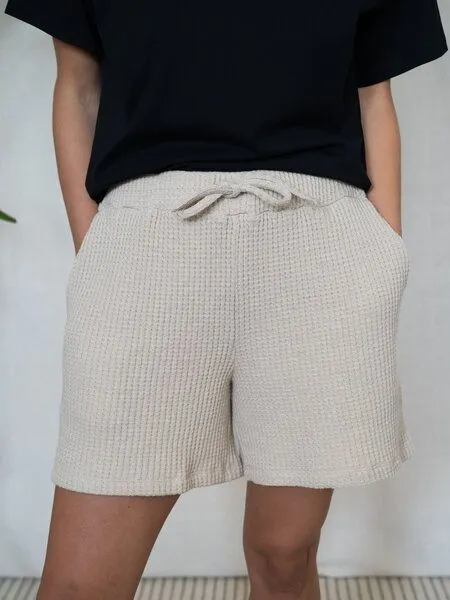 FUXBAU FUXBAU Frauen Waffelstrick Shorts, Beige, – Produktbild 2 von 4