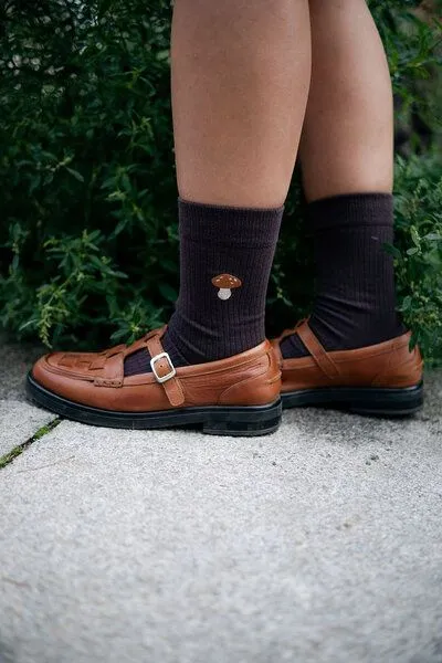 MELA MELA Gerippte Socken Stickerei 1 Paar aus 100% Bio-Baumwolle, Dunkelbraun / mushroom, – Produktbild 5 von 5