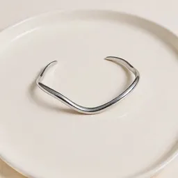 ELEKTROPULLI ELEKTROPULLI IRREGULAR WAVE Armreif ca. 60 x 4,5 mm, verstellbar – Produktbild 1 von 1