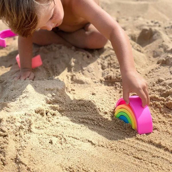 PETIKIDS PETIKIDS Montessori-Lernspielzeug: Stapelbarer Regenbogen in Neonfarben – Produktbild 2 von 4