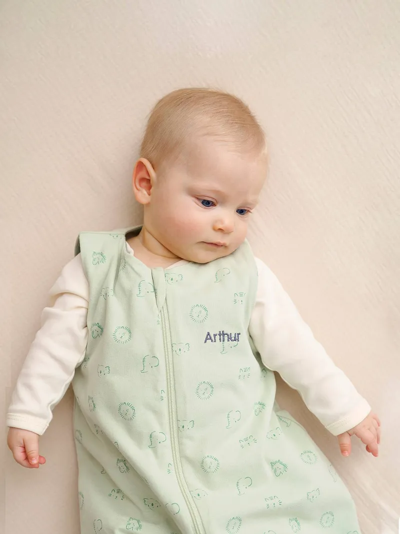 Vertbaudet Baby Sommerschlafsack BALI ärmellos TOG 1 personalisierbar BASIC, Grün bedruckt, – Produktbild 1 von 3