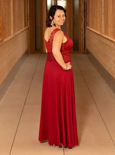 Peaces.bio - handbedruckte Biomode Peaces.bio - handbedruckte Biomode Sonnenstrahlen- Festkleid Rot, Rot, – Produktbild 3 von 3
