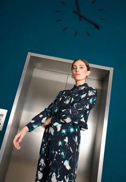 Givn Berlin Givn Berlin Bluse GBKASIA aus Cupro (Bemberg) mit Puffärmeln, Schwarz, – Produktbild 1 von 4