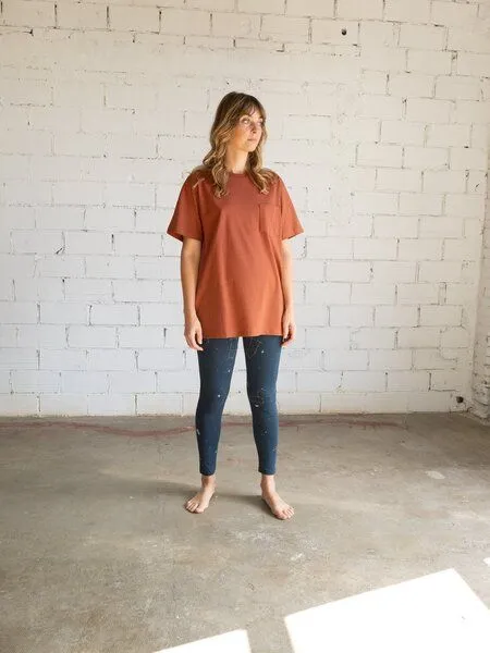 TIRALAHILACHA TIRALAHILACHA Giulia unisex T-shirt with pocket, Rot, – Produktbild 2 von 4