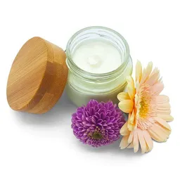 Kleine Auszeit Manufaktur Kleine Auszeit Manufaktur Sheasahne Green Tea - vegan, palmölfrei und plastikfrei - reichhaltige Bodylotion – Produktbild 1 von 1
