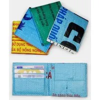 REFISHED fair fashion REFISHED fair fashion Börse 'CLASSIC WALLET' - upcycelte Fischfuttersäcke, #fish blau-aqua, – Produktbild 1 von 1