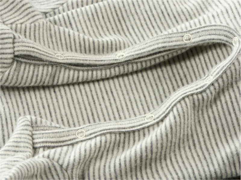 Lilano Lilano Baby Strampler mit Fuß Wolle Seide grau-geringelt Gr.68, Grau, – Produktbild 2 von 2