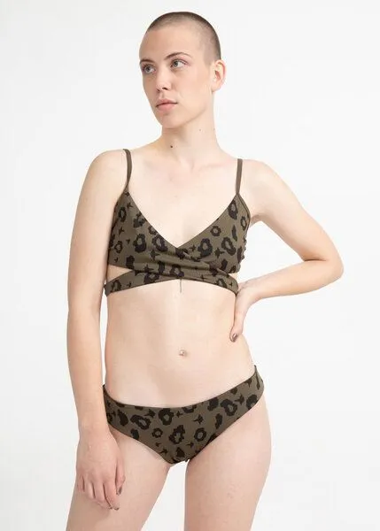 boochen boochen Bikini Top Arpoador - wendbares Surf Bikini-Oberteil - Prints, Green leopard (khaki), – Produktbild 1 von 4