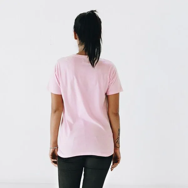 The Driftwood Tales The Driftwood Tales Basic Unisex T-Shirt (Bio-Baumwolle) in Pink/Weiß/Schwarz/Marineblau, Pink, – Produktbild 4 von 4