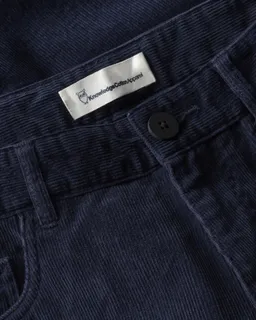 KnowledgeCotton Apparel KnowledgeCotton Apparel Herren vegan Hose Oak Regular Aus Cord Night Sky Blau – Produktbild 1 von 1