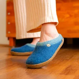 WoolFit WoolFit Sherpa Barfuß-Hausschuhe unisex Filz-Pantoffeln mit Naturgummisohle, nachhaltig aus 100% Wolle – Produktbild 1 von 1
