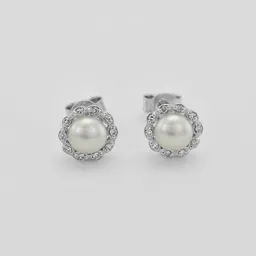 Eppi Eppi Silberne Halo-Ohrringe mit Diamanten und Perlen Arabella – Produktbild 1 von 1