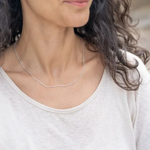 juni juni Schlangenkette Choker 45cm Halskette aus recyceltem Silber, hergestellt in Deutschland – Produktbild 3 von 4