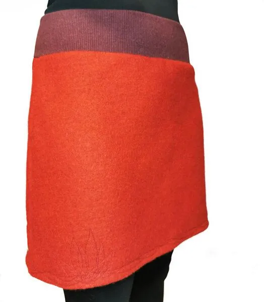 liebewicht Rock Wollrock kurz Wollwalk bio Unikat mit Stickerei liebewicht, Rot, – Produktbild 4 von 8