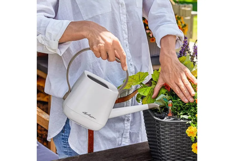 Lechuza® Lechuza® Gießkanne Yula 1,7L schiefergrau-taupe – Produktbild 2 von 3