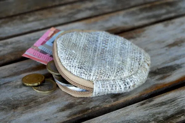 Himal Hemp Himal Hemp Geldbeutel rund aus Bio-Hanf und Recycle-Sari / Recycle Wolle – Produktbild 1 von 7