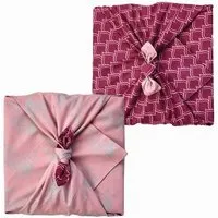 FabRap Gift Wrap FabRap Gift Wrap Wiederverwendbare Geschenkverpackung Furoshiki - FabRap (doppelseitig), Blush whales & maroon ogives, – Produktbild 1 von 1