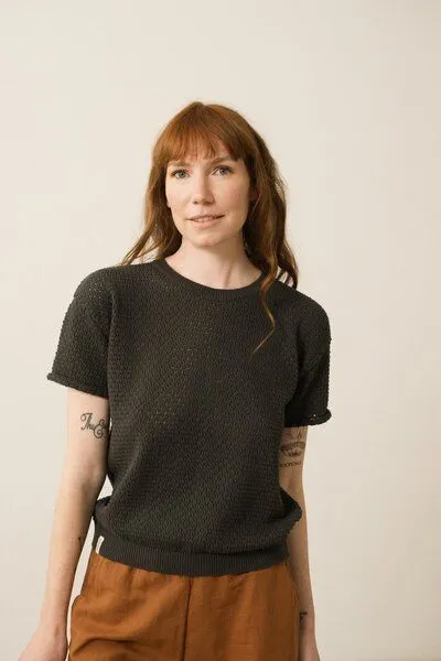 TIRALAHILACHA TIRALAHILACHA Hadara Short Sleeve Knitted Top, Schwarz, – Produktbild 1 von 4