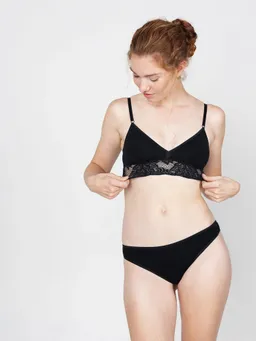 erlich textil erlich textil Amelie bügelloser BH mit Spitze aus recyceltem Polyamid, made in Europe – Produktbild 1 von 1