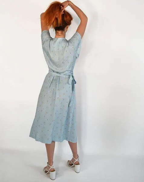 Aatise Aatise Wickelkleid Zovy Schmetterlingsärmel Druck 100% EcoVero, Blau, – Produktbild 4 von 4