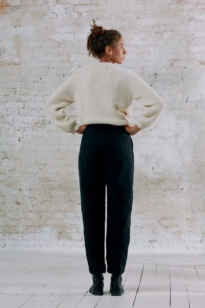 Jyoti - Fair Works Jyoti - Fair Works Bio-Baumwoll Bundfaltenhose Vishraam, Schwarz, – Produktbild 2 von 4