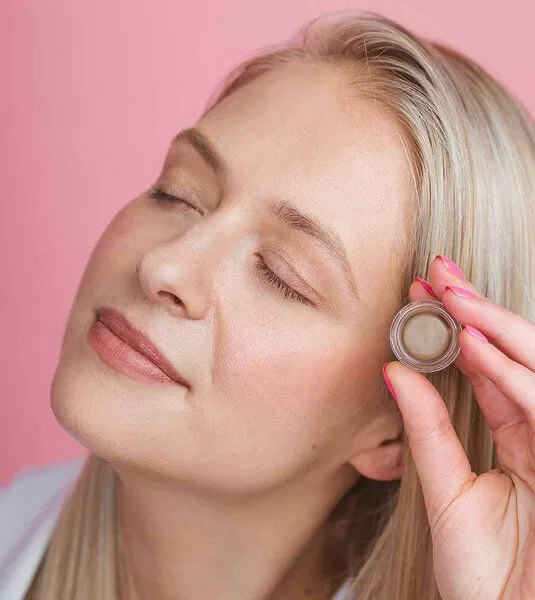 Uoga Uoga Uoga Uoga Cremige Augenbrauenpomade vegan, 797 pebbles & salt - hell, – Produktbild 3 von 4