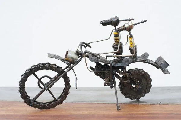 Moogoo Creative Africa Moogoo Creative Africa Zündkerzen Figur - Motorrad – Produktbild 1 von 1