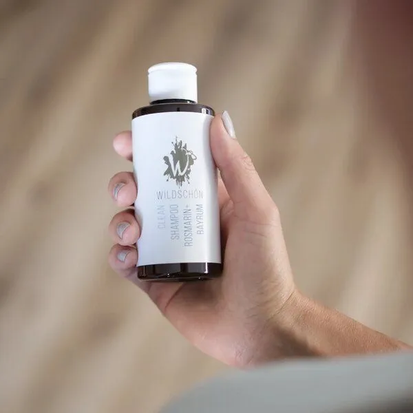 Wildschön Wildschön Shampoo Konzentrat Rosmarin + Bayrum (150ml) – Produktbild 2 von 2