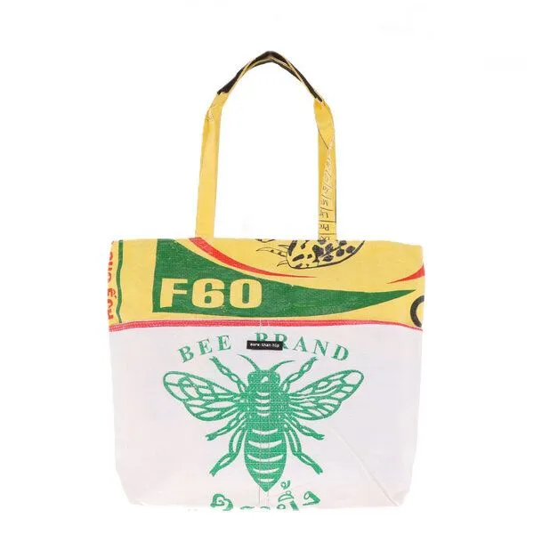 MoreThanHip MoreThanHip Reißverschluss Shopper-Tasche aus recyceltem Reis-, Tierfutter- oder Zuckersack – Moni, Biene - gelb grün weiss, – Produktbild 1 von 4