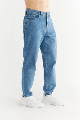Evermind Evermind Herren vegan Jeans Karotte Fit Day Himmelblau – Produktbild 1 von 1