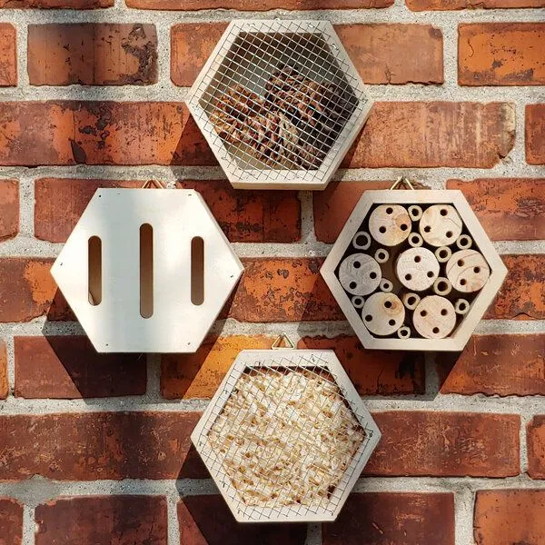 Buzzy® Insektenhotel Buzzy® Home Hexagon - Set mit 4 Kästen für Bienen, Käfer – Produktbild 3 von 4