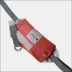REFISHED fair fashion REFISHED fair fashion Bauchtasche 'BUM BAG' - upcycelte Fahnen – Produktbild 1 von 1