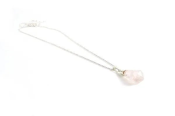 Crystal and Sage Rosenquarz Halskette von Crystal and Sage, Silber, – Produktbild 2 von 2