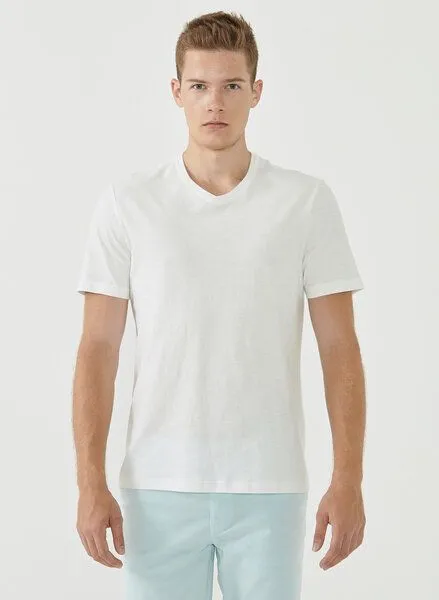 ORGANICATION ORGANICATION Basic T-Shirt aus Bio-Baumwolle mit V-Ausschnitt, Off white, – Produktbild 1 von 4