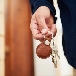 GOOD WILHELM GOOD WILHELM Airtag 2/1 Schlüsselanhänger aus Vachetta Leder – Produktbild 1 von 1