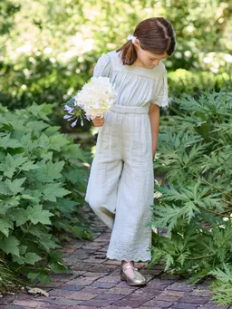 Vertbaudet Mädchen Jumpsuit aus Musselin mit Stickerei salbei – Produktbild 1 von 1
