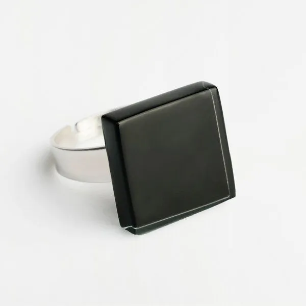 ALEXASCHA ALEXASCHA Minimalistischer Ring aus Glas, klein | PUREFORM, Onyxschwarz, – Produktbild 2 von 4