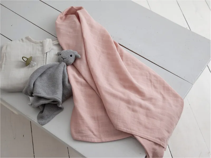 HANS NATUR HANS NATUR Pucktuch und Sommer Babydecke Bio-Baumwolle Musselin Maße 120 x 120 cm, Rosa, – Produktbild 2 von 2