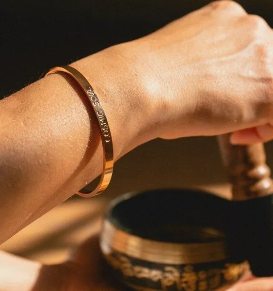 Divasya Divasya Armreif mit Gravur | rosé vergoldet | Cosmic Soul – Produktbild 2 von 4