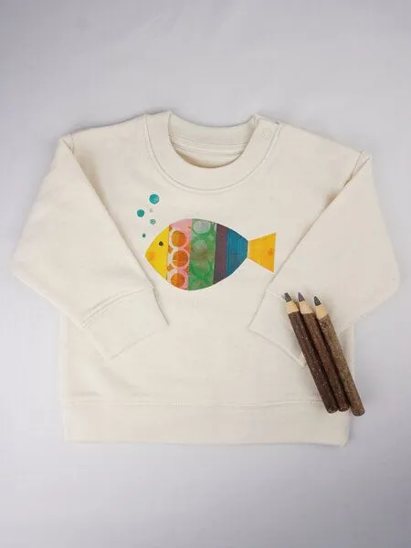 MelaDi Meladi Kinder Baby - Sweater aus Biobaumwolle - Fisch auf Natural Raw, Weiß, – Produktbild 4 von 7
