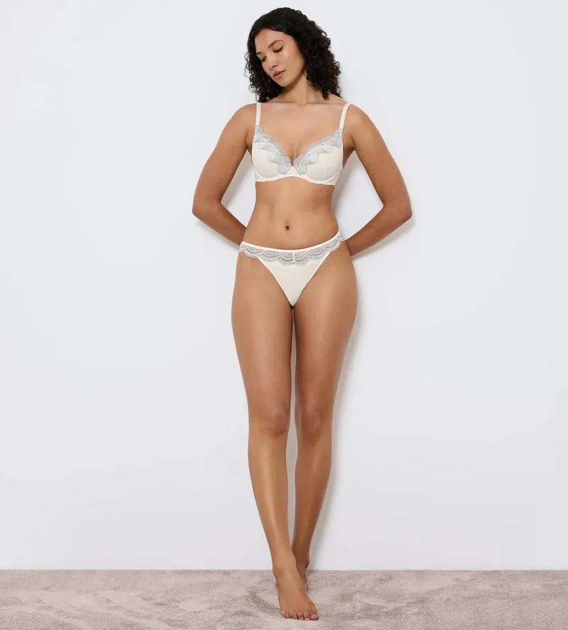 Triumph Triumph Slip Comfort Glam String raffinierte Spitze, Weiß, – Produktbild 5 von 5