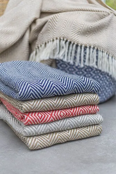 Eco Inner Living Eco Inner Living Herringbone Decke 100 % recycelte Plastikflaschen, Beige, – Produktbild 3 von 4