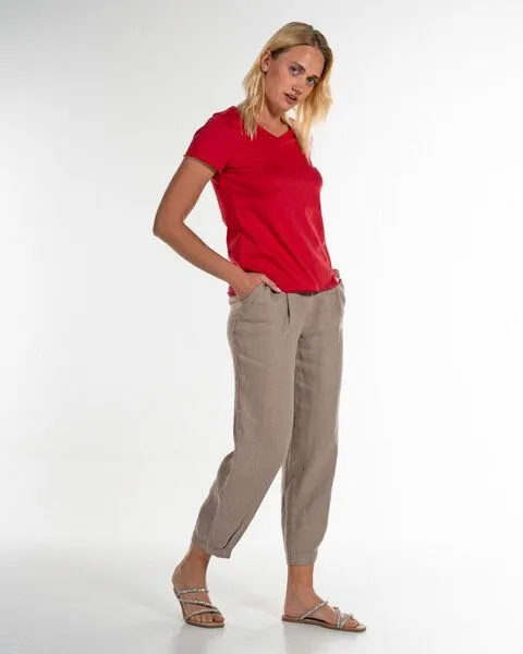 Alma & Lovis Alma & Lovis Shirt aus Bio-Baumwolle | V-Neck Shirt, Scarlet (dunkelrot), – Produktbild 2 von 4