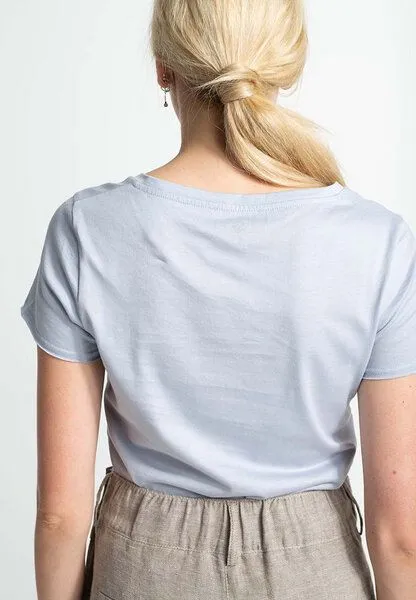 Alma & Lovis Alma & Lovis Shirt aus Bio-Baumwolle | V-Neck Shirt, Blau, – Produktbild 4 von 4