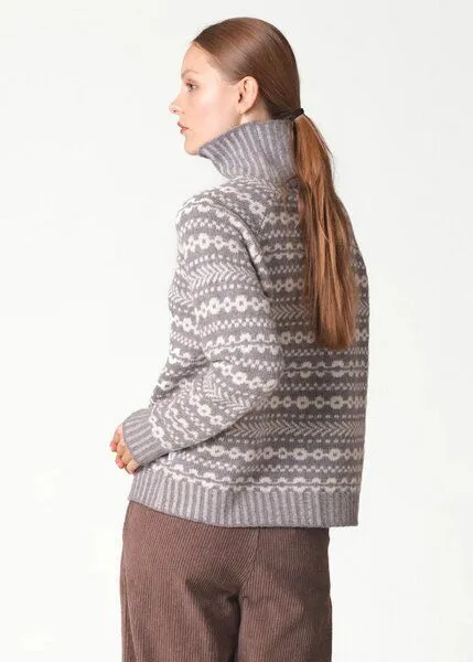 Klitmøller Collective Klitmøller Collective Merino-Rollkragenpullover mit nordischem Muster Modell: Sofie, Light grey/cream, – Produktbild 2 von 3
