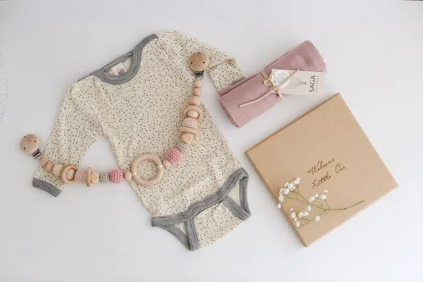 NoniKids Berlin NoniKids Berlin NoniKids Geschenkebox * One Little Year * rose | GOTS & Bio – Produktbild 6 von 8