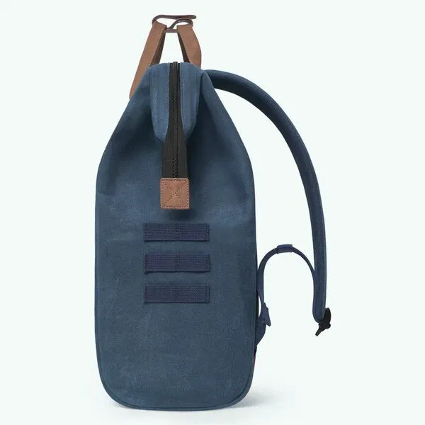 Cabaïa Cabaïa Rucksack Adventurer Medium aus veganem Leder - 25 Liter, Montalivet (blau), – Produktbild 4 von 4