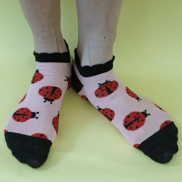 Fräulein Prusselise Fräulein Prusselise Marienkäfer Sneaker Socke, rosa, schwarz rot, bunt gemustert – Produktbild 2 von 2