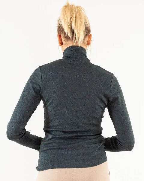Alma & Lovis Alma & Lovis Rollkragenshirt aus Bio-Baumwoll-Jersey | Melange Rolli, Dunkelgrün, – Produktbild 3 von 4